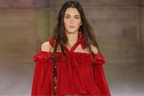 Vittoria Ceretti's Off-The-Shoulder Chloe Crop Top Rests on 2 Straps