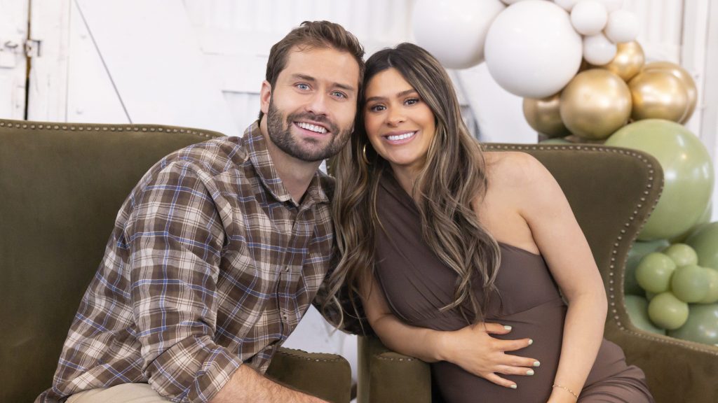 DAKOTA MORTENSEN, TAYLOR FRANKIE PAUL