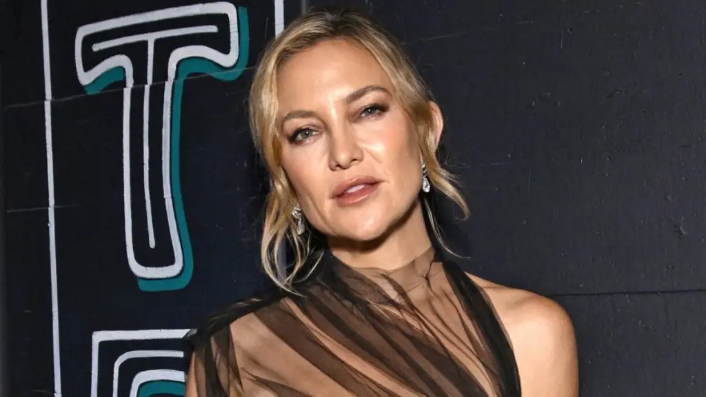Kate Hudson’s Fully See-Through Dress at Awards Show Is Unlike Anything