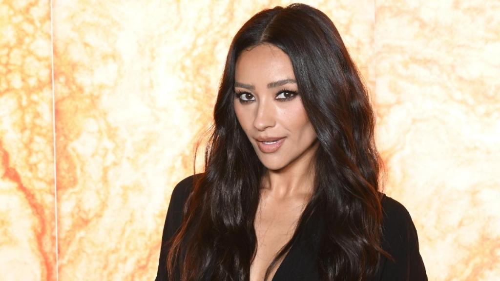 Shay Mitchell’s T-Shirt Dress Goes From Casual to Risky Amid Baywatch Shoot