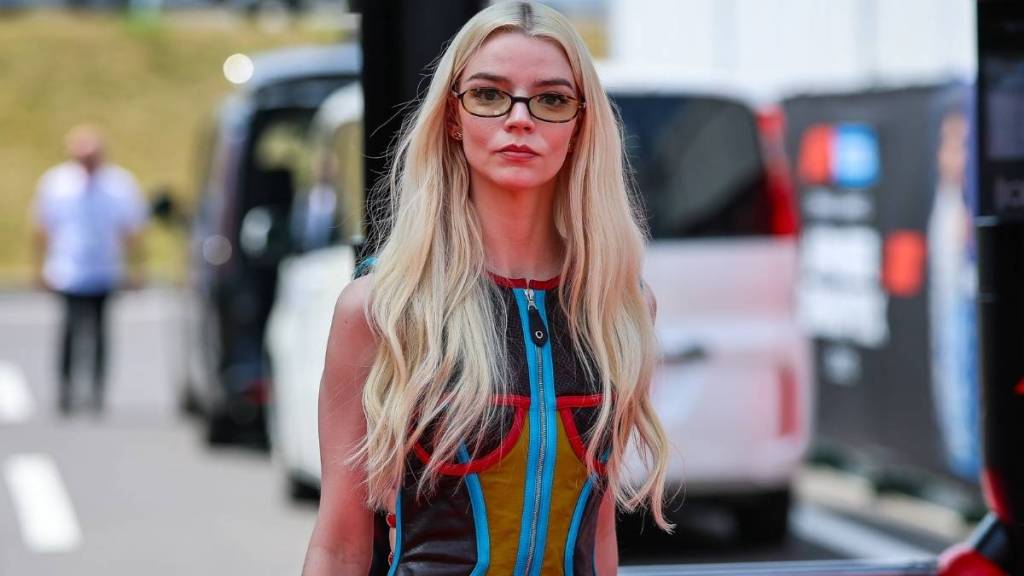 Anya Taylor-Joy's Vintage Jean Paul Gaultier Corset Is Trackside Style at Besta