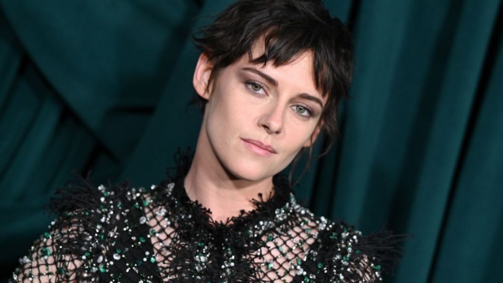 Kristen Stewart Raises Eyebrows in Sheer Netted Look at Pre-Oscar Dinner