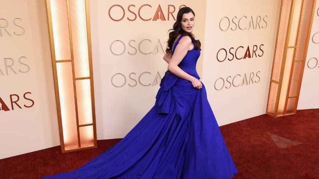 Barbie Ferreira’s Corset-Inspired Gown Grabs Attention at the 2026 Oscars