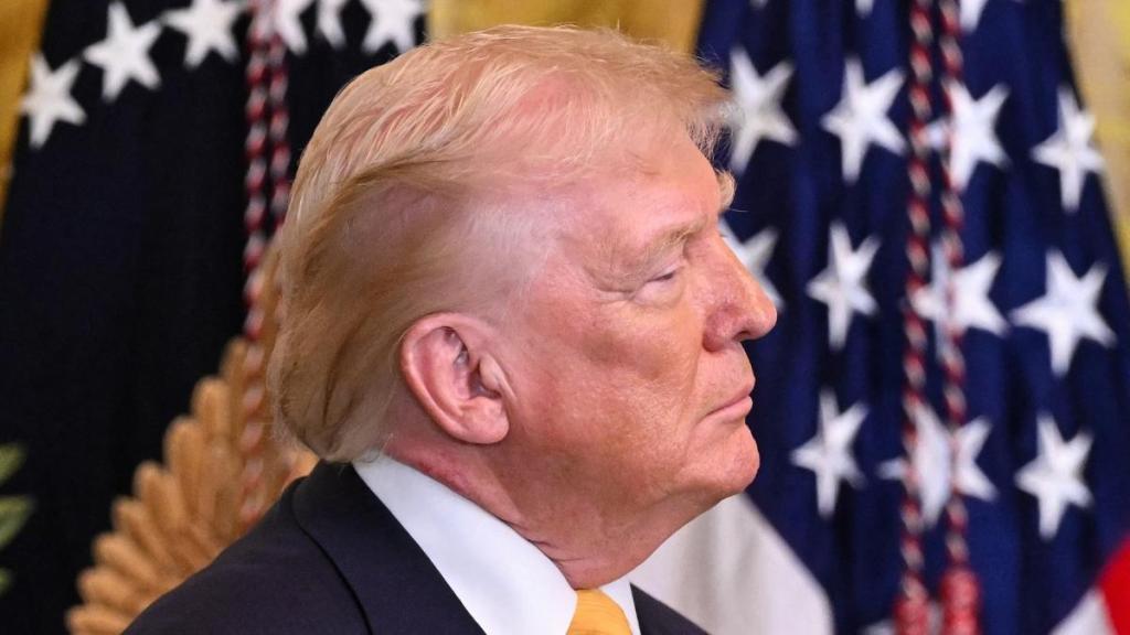 White House Doctor Explains Donald Trump's Neck Rash