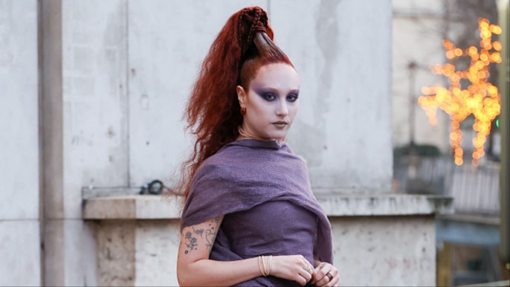 Chappell Roan’s Rick Owens Skirt Boasts Not 1 but 2 Daring Slits