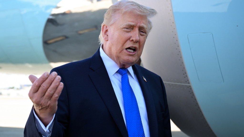 Donald Trump Seemingly Sleeps During Memphis Meeting