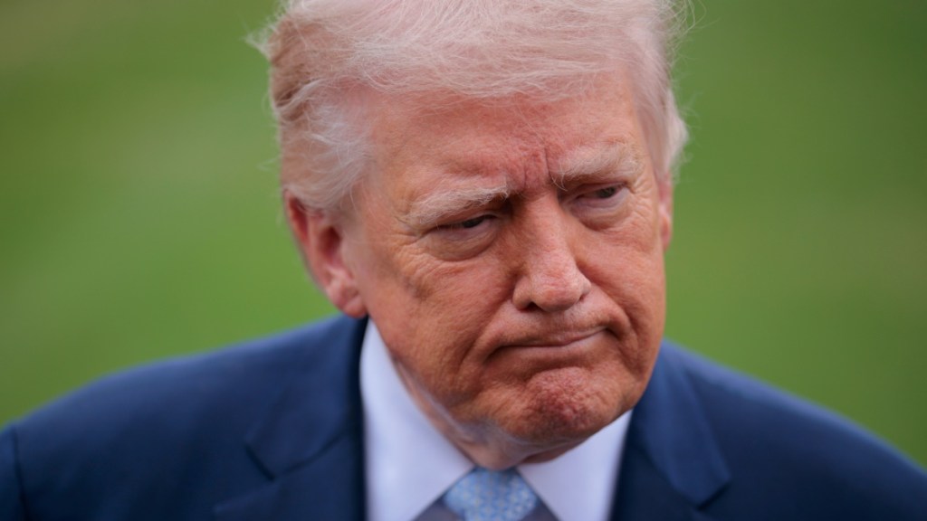 Donald Trump Calls for ICE Agent to Not Wear Masks at Airport