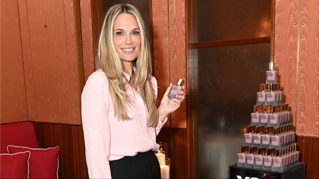 Molly Sims’ Sports Illustrated Swimsuit Photo Features a Bright Bikini