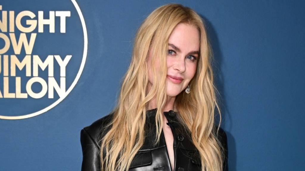 Nicole Kidman's Jacket Is Held Together by 2 Buttons on Jimmy Fallon's Show