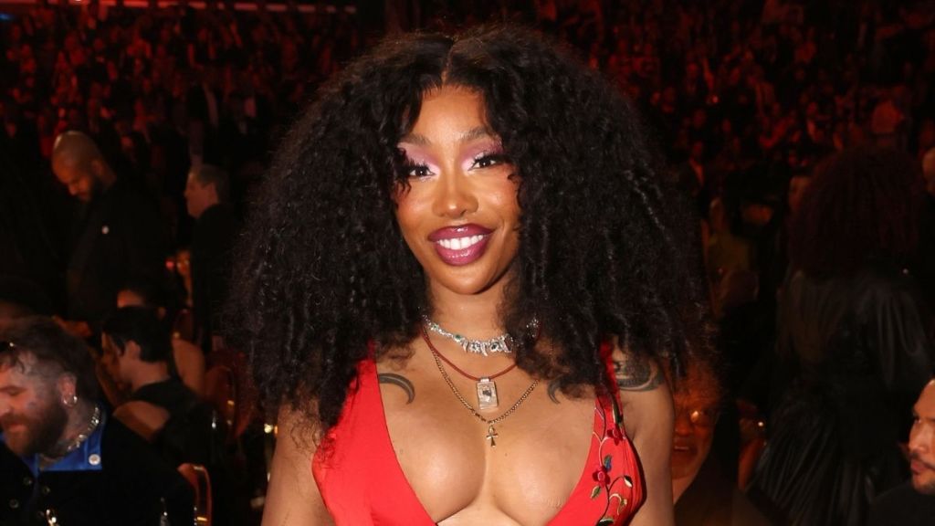 SZA’s Daring Outfit Hits a Little Too Bold in New Photo Drop