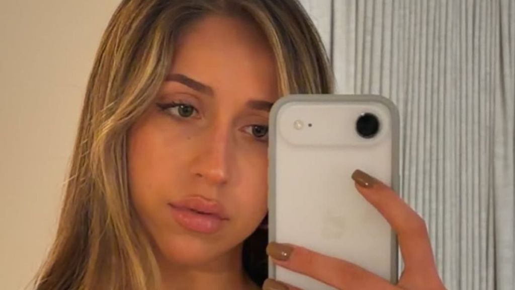 Tate McRae Puts String Bikini on Display in New Photo Dump