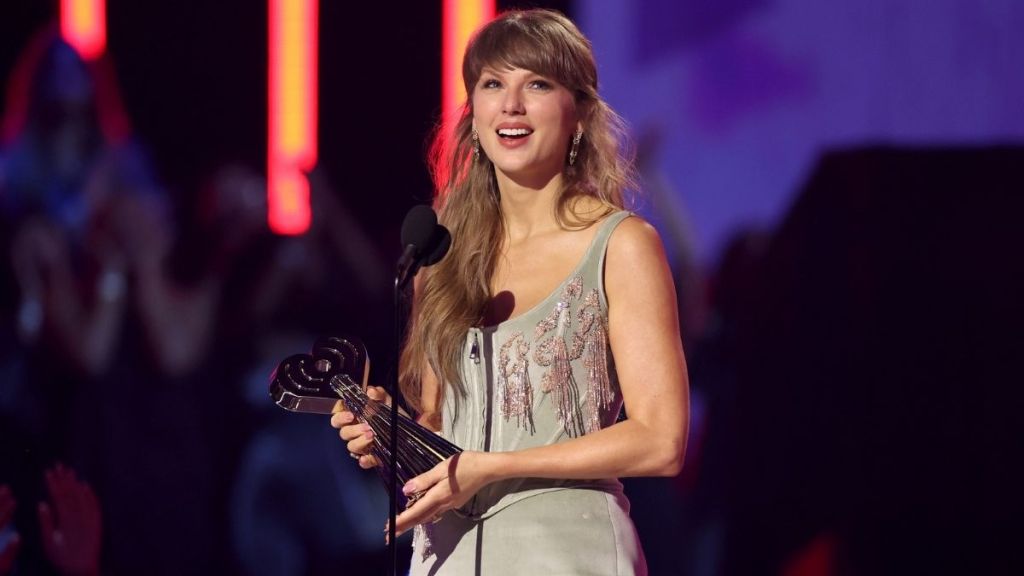 Taylor Swift Makes a Statement in a Corset-Style Top at the iHeartRadio Music Awards