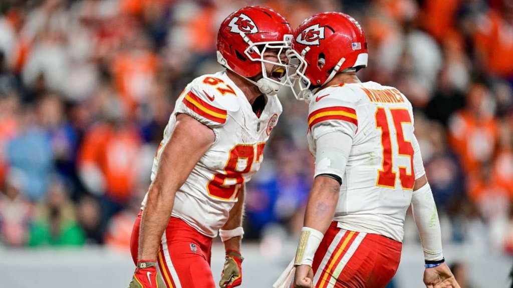 Patrick Mahomes Reacts to Travis Kelce Signing New Chiefs Deal