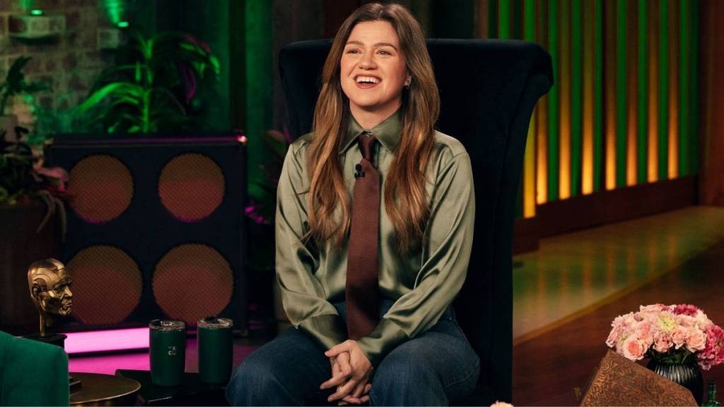 Kelly Clarkson’s Fully See-Through Nadine Merabi Pants Twin With a Blazer