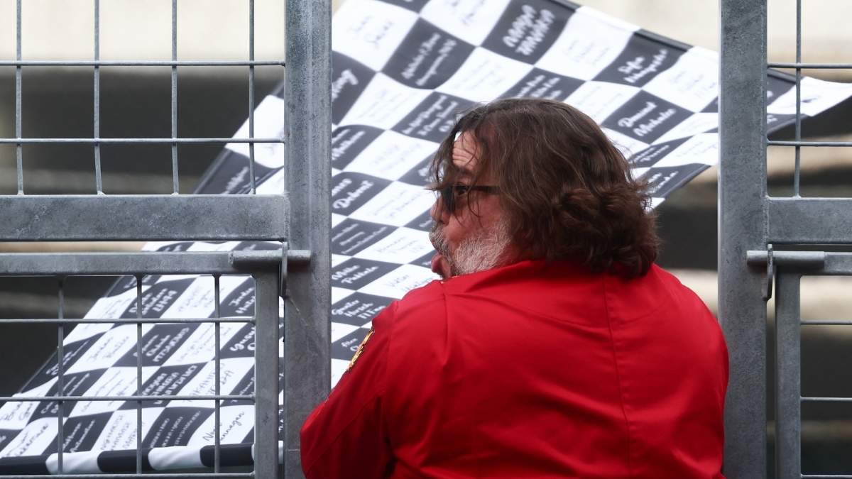 Jack Black Takes Over Flag Duties At F1 Japanese Grand Prix Untitled Design 10 16 