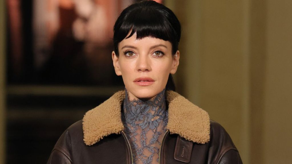 Lily Allen Elevates Sheer Robes With Calzedonia Fishnet Tights