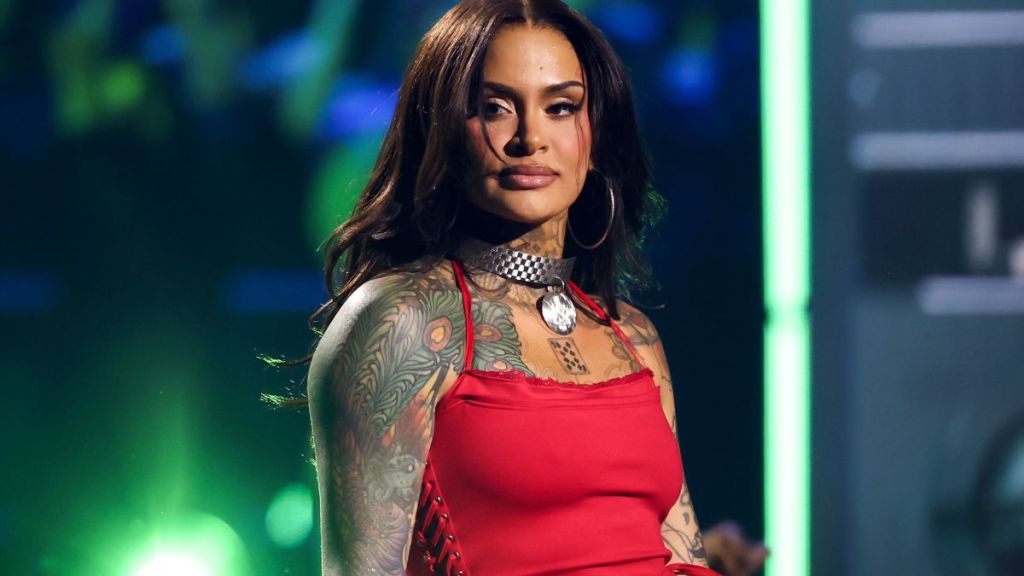 Kehlani’s Crop Top Look Packs a Tie-Up Surprise That’s Hard to Ignore