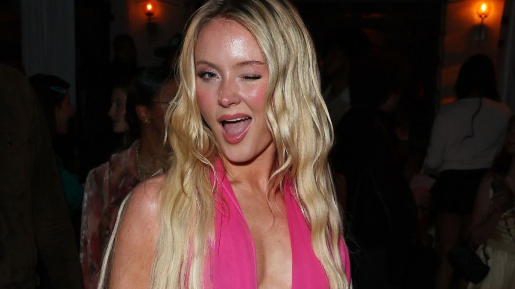 Zara Larsson's Dress Boasts Dangerously High Slit for Spotify