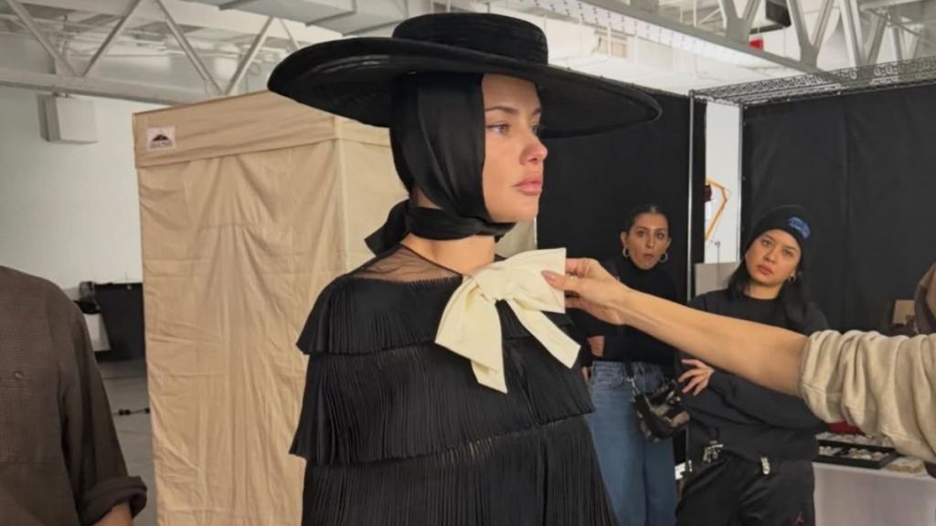 Adriana Lima Flaunts Legs in Striking Mini Dress in New Photo Dump