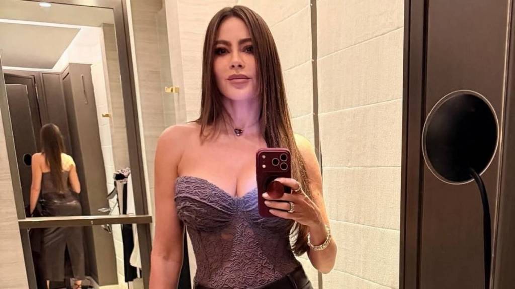 Sofia Vergara's Strapless Corset on Paris Trip Will Stop You in Your Tracks