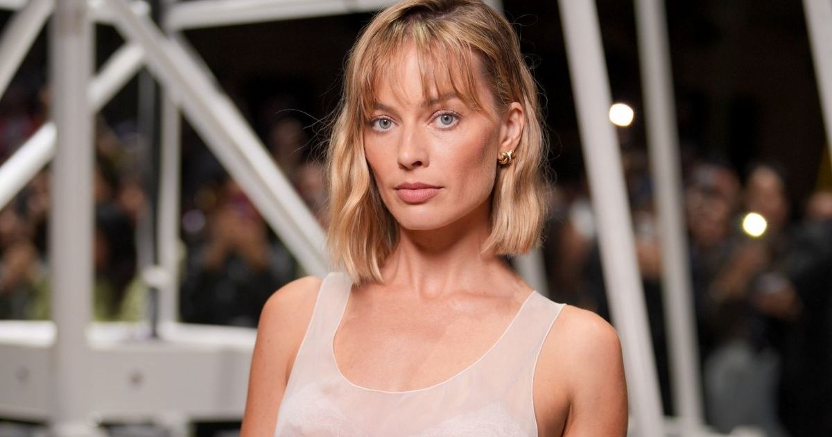 Margot Robbie’s Stylish Bob Takes Paris Fashion Week by&hellip;