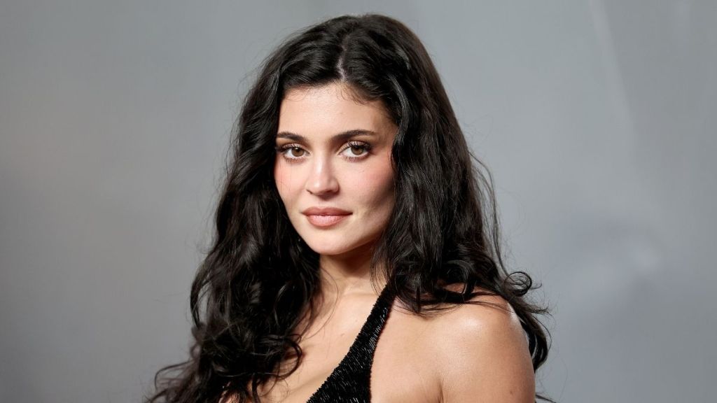 Kylie Jenner Vibrant Lacy Bikini Totally Pops in New Vacation Pictures