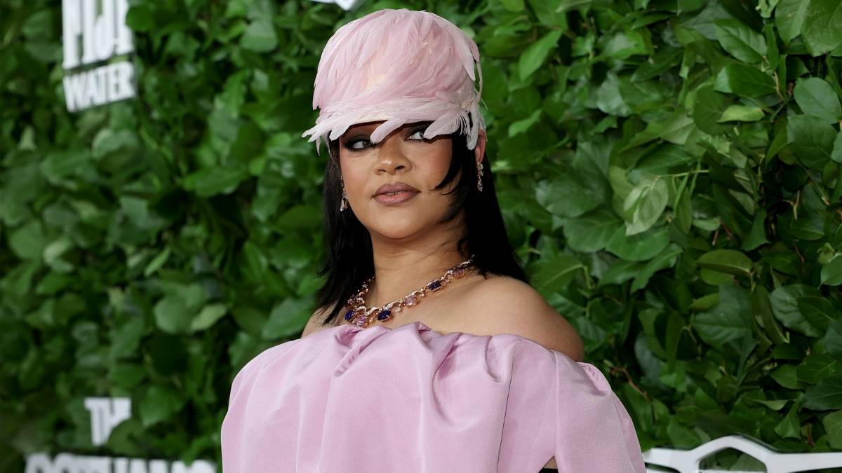 Rihanna's Mansion Hit by Gunfire, Woman Arrested