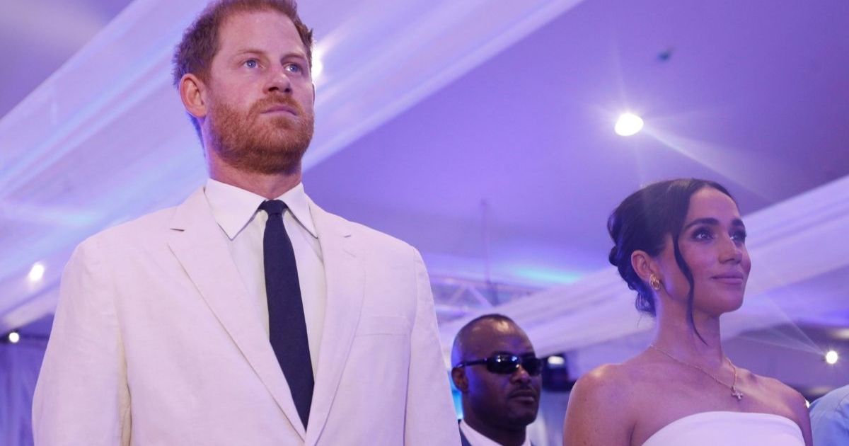 Prince Harry & Meghan Markle’s Neighbors Stay Distant —&hellip;