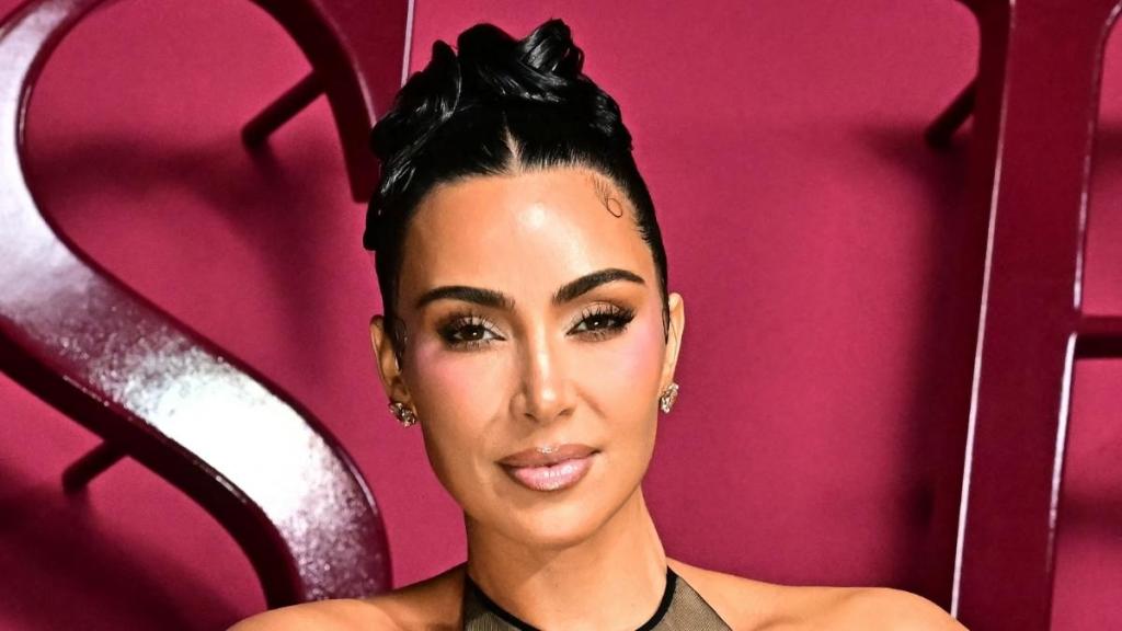 Kim Kardashian’s Bold Crop Top Workout Look Drives NikeSKIMS Campaign