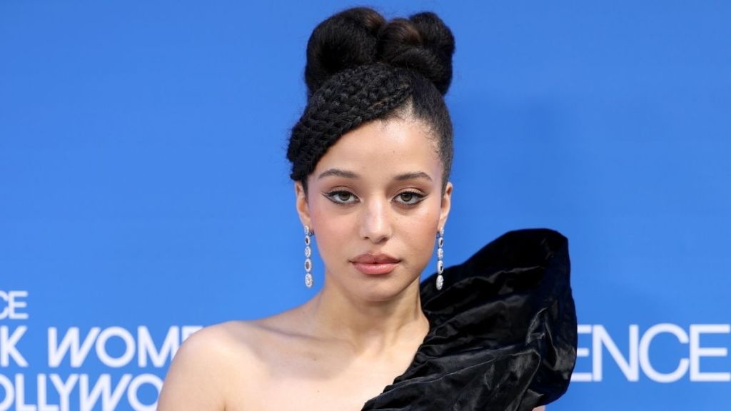 Chase Infiniti's Schiaparelli Look Includes Gold Chain Tied to Her Wrist