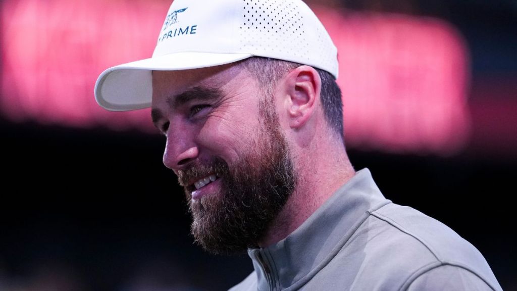 Travis Kelce Signs Contract to Return to Chiefs in 2026