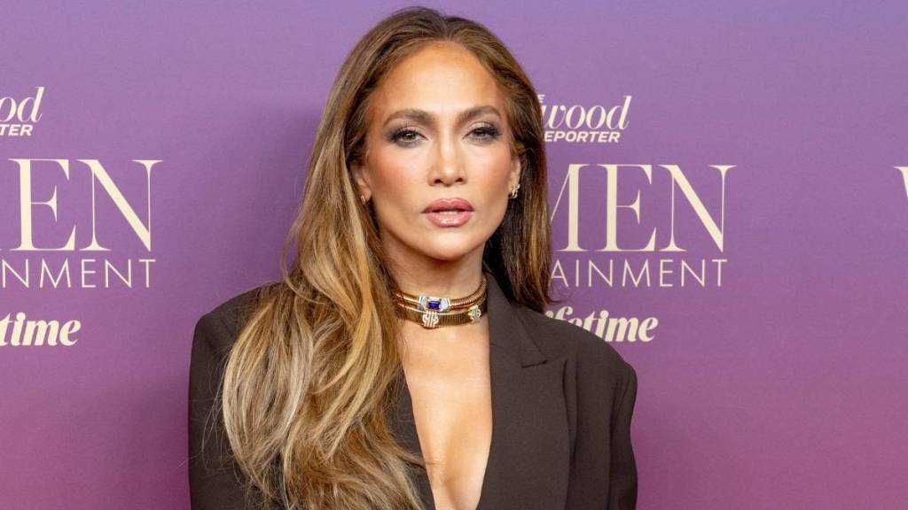 Jennifer Lopez Trades Bodysuit for Midi Skirt for Mother-Daughter Outing