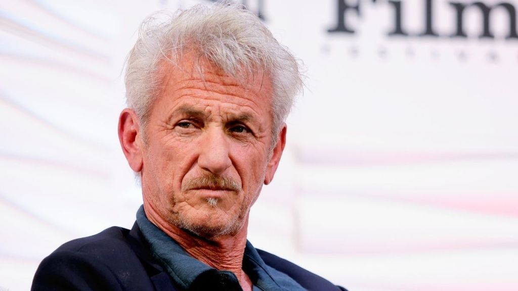 Sean Penn Awarded Unique Oscar Crafted From War-Damaged Metal in Ukraine