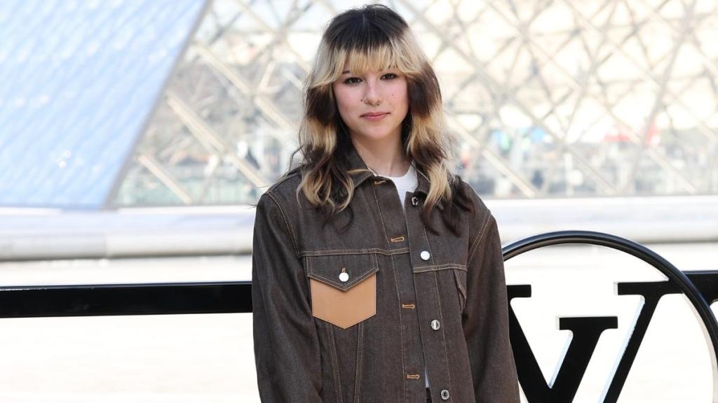 Alysa Liu Coordinates Louis Vuitton Outfit & Bag With Hair at PFW