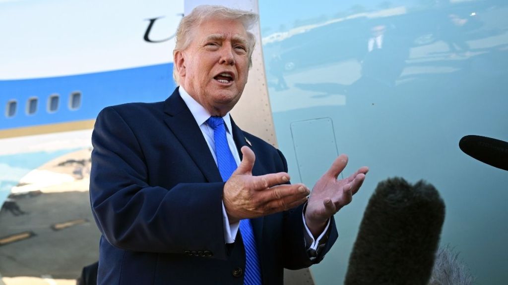 Donald Trump Makeup Covered Bruise Spotted During Markwayne Mullin Meeting