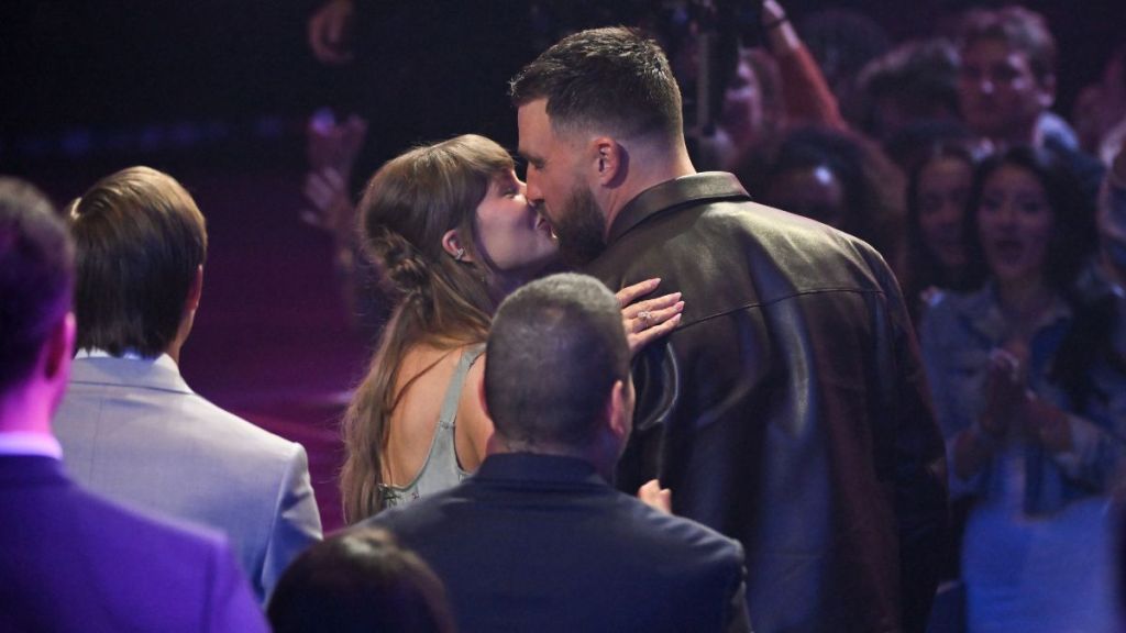 Taylor Swift & Travis Kelce Caught Doing This After iHeartRadio Awards Win