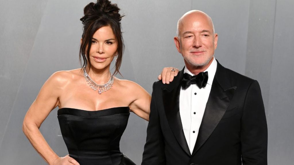 Lauren Sanchez Appears To Boot Jeff Bezos From Oscars Party Red Carpet