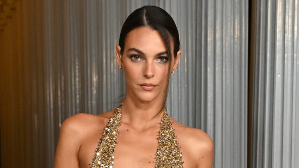 Leonardo DiCaprio’s Girlfriend Brings Lacy Mini Shorts Style to New Photo Dump