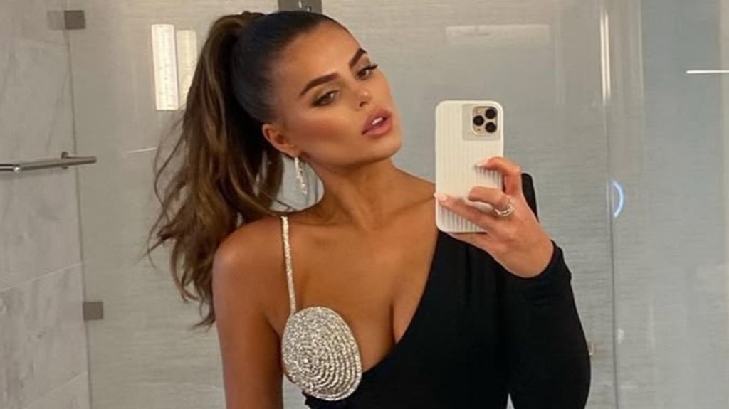 Brooks Nader’s Daring String Bikini Look Steals the Spotlight for Agua Bendita