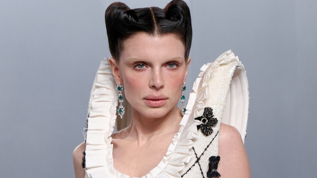 kanye west ex julia fox fitted dress