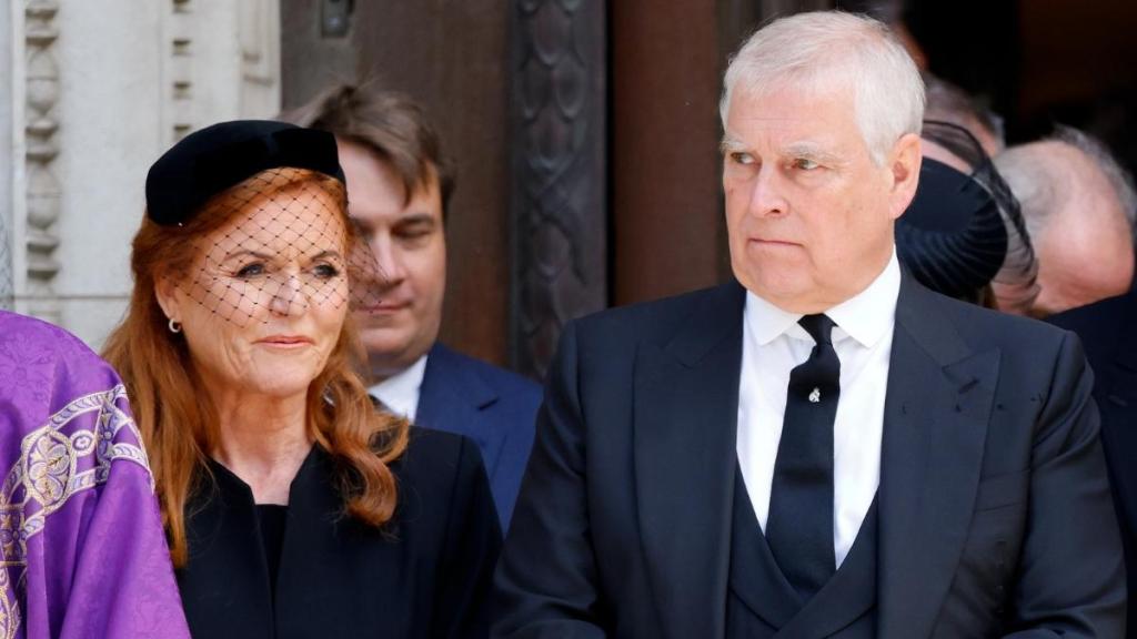 Ex-Prince Andrew 'Smuggling' Sarah Ferguson In & Out of His Home — Source