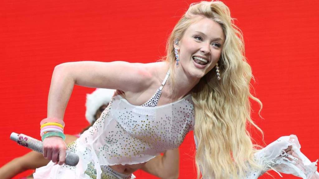 Zara Larsson's Micro Miniskirt Look Sets Temps Soaring Amid Tour