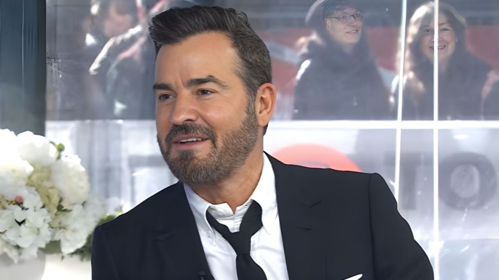 Justin Theroux Reveals His Dog Has Been 'Perfect' & 'Gentle' Around Baby