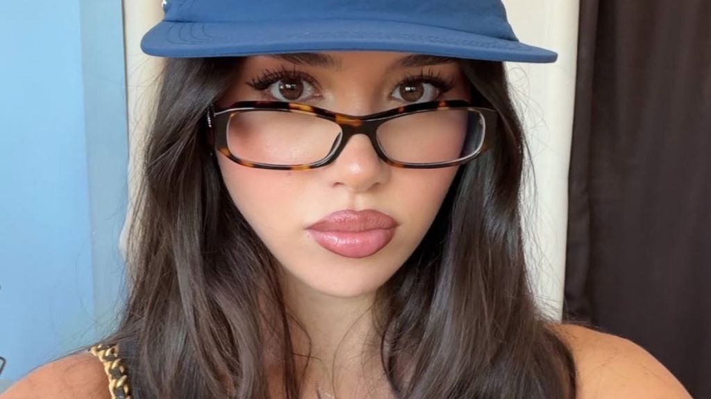 Amanda Diaz’s White Bikini Top Look Perfectly Mixes Cute With Bold