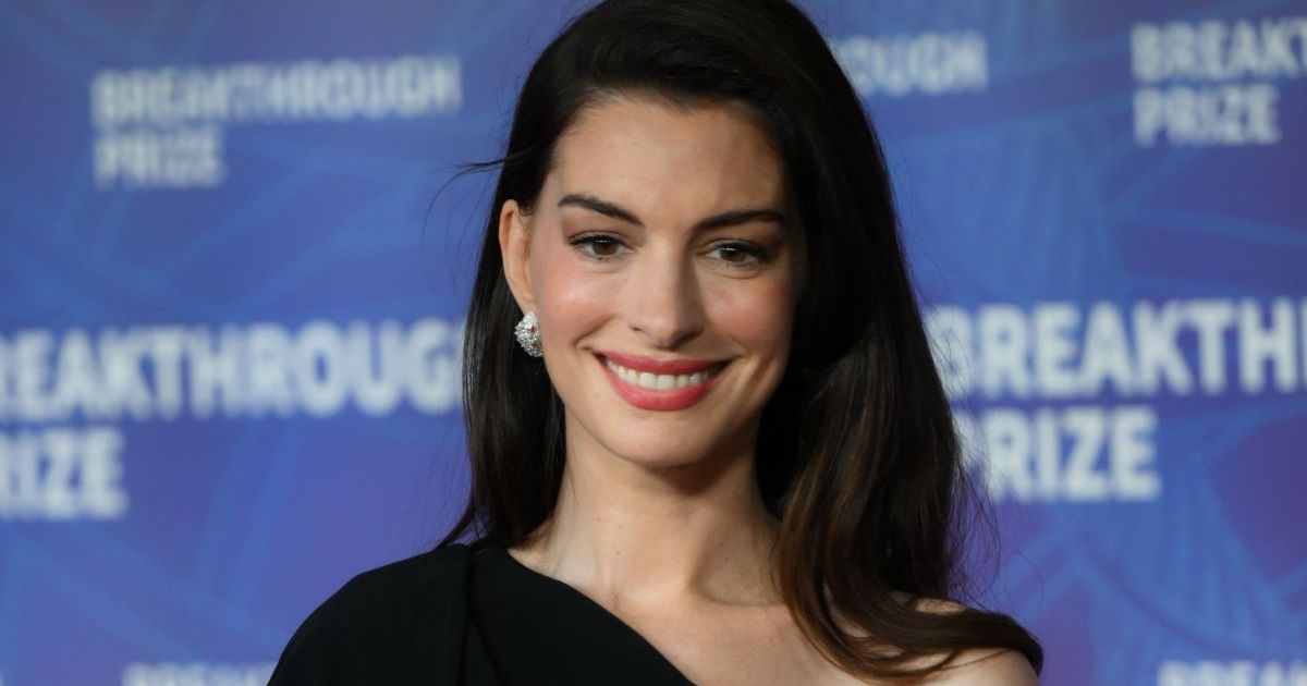 Anne Hathaway’s High-Low Dress Is So Tiny, It Barely&hellip;