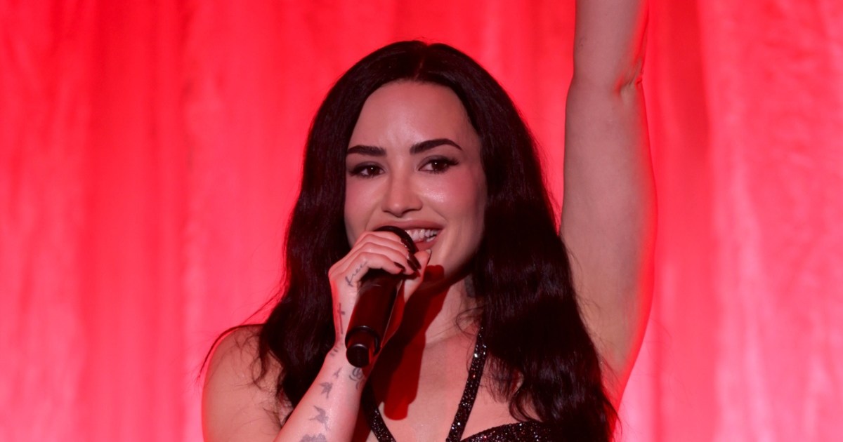 Demi Lovato’s Leg-Baring Mini Dress Comes With a Sky-High&hellip;