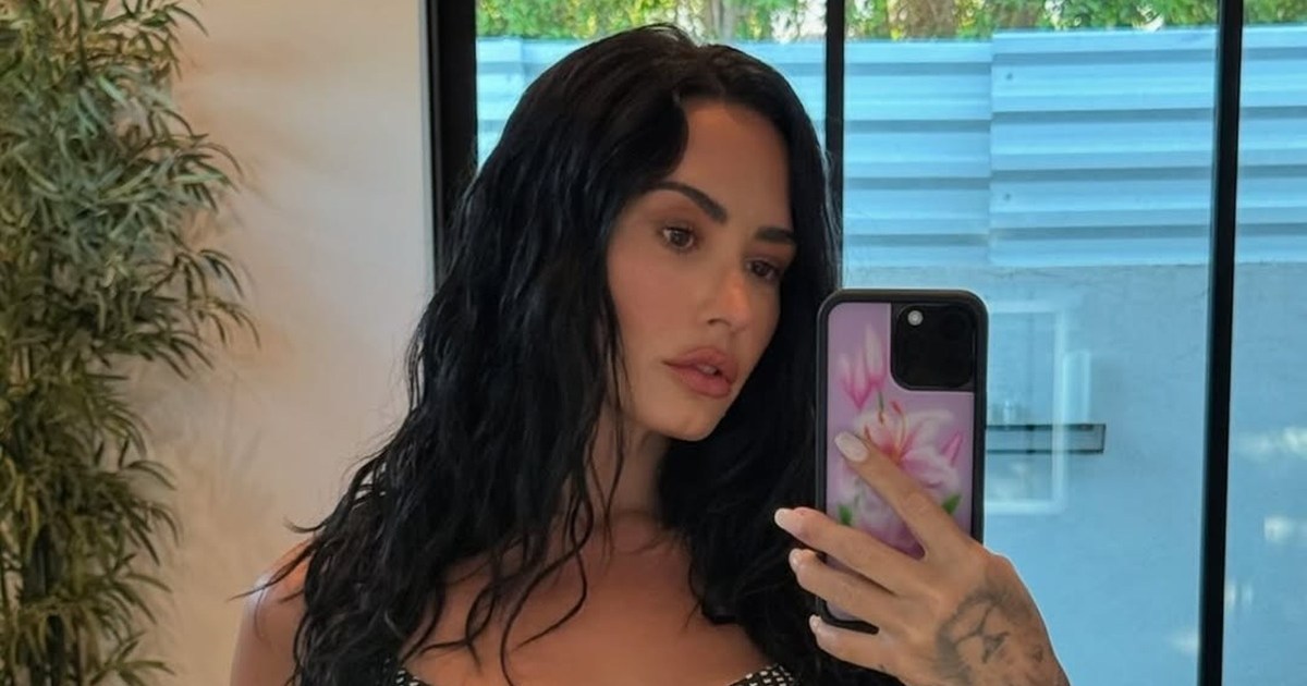 Demi Lovato Goes All Out in Backless Bodysuit With Bold&hellip;