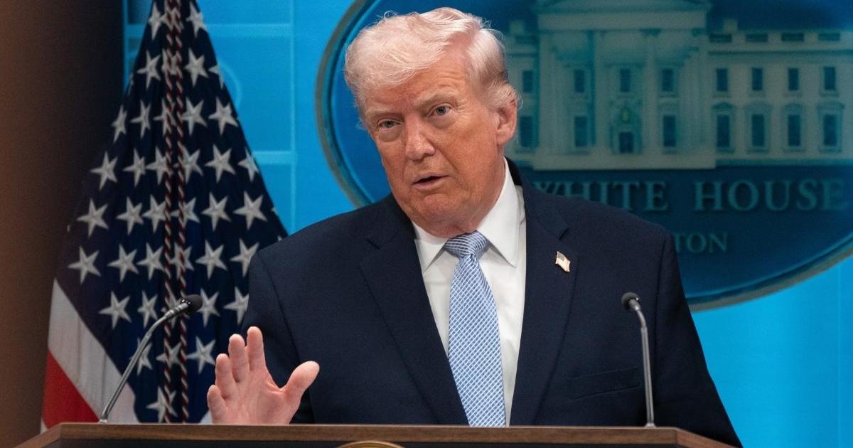 Donald Trump's Awkward Silence With Artemis II Astronauts Goes Viral