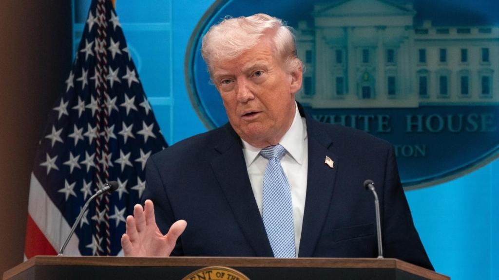 Donald Trump's Awkward Silence With Artemis II Astronauts Goes Viral