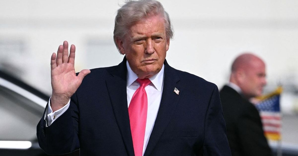 Donald Trump's New Poll Shows 52% Think He Tells The Truth 'Less Often'